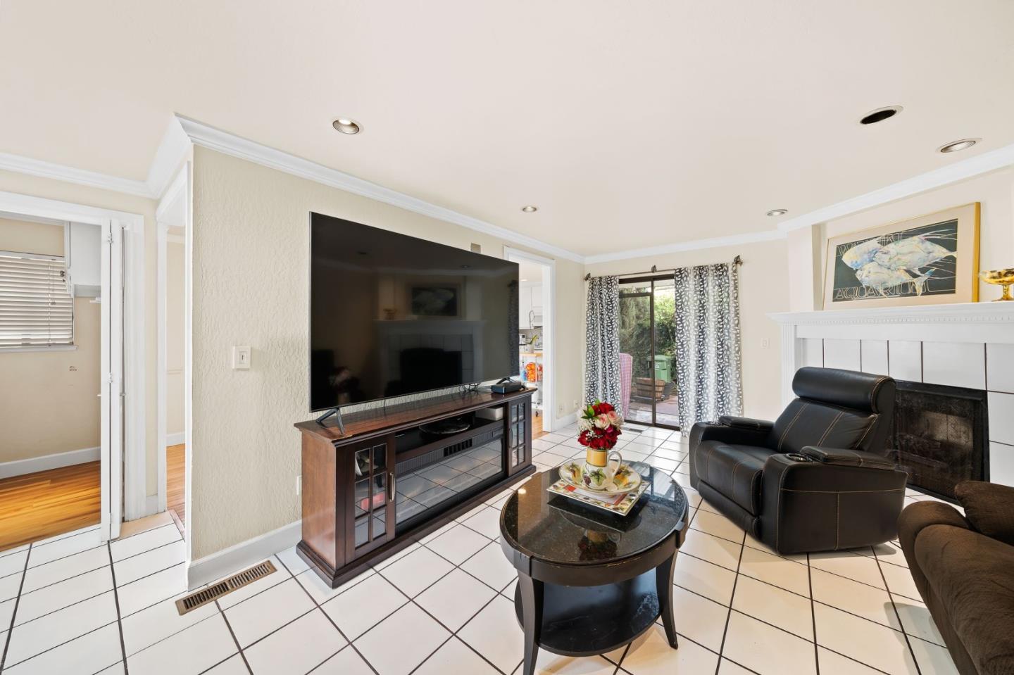 Detail Gallery Image 10 of 43 For 850 Minnesota Ave #108,  San Jose,  CA 95125 - 4 Beds | 2/1 Baths