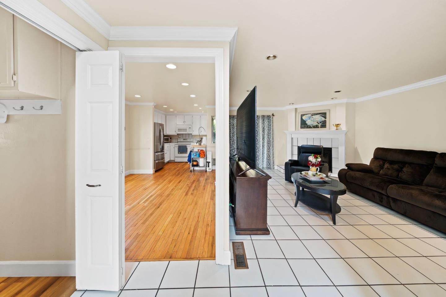 Detail Gallery Image 9 of 43 For 850 Minnesota Ave #108,  San Jose,  CA 95125 - 4 Beds | 2/1 Baths