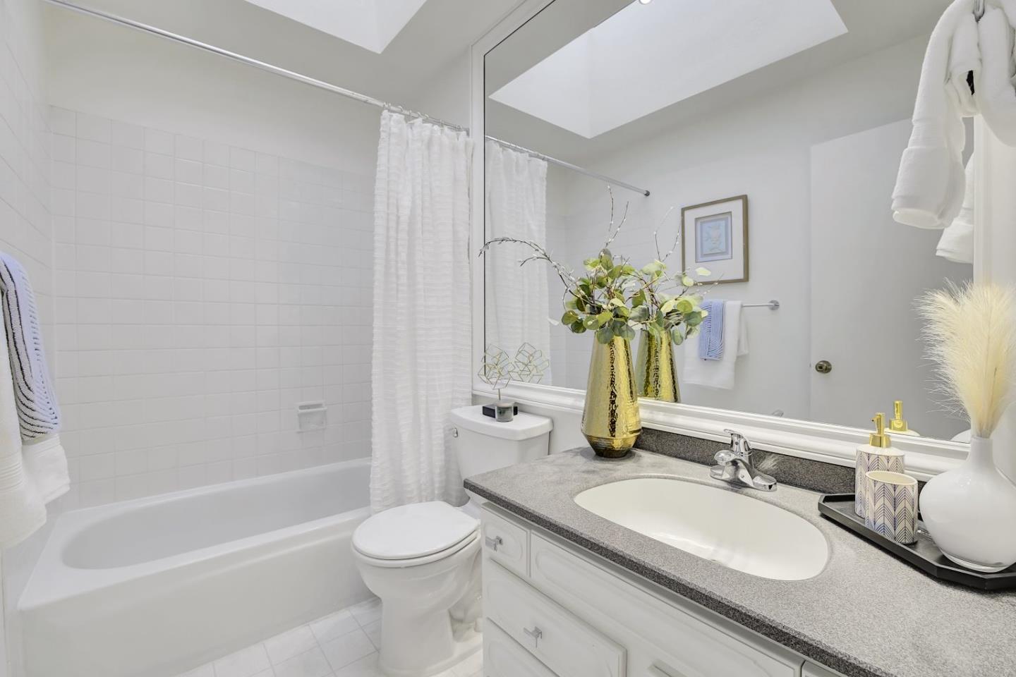 Detail Gallery Image 27 of 58 For 1548 Vancouver Ave, Burlingame,  CA 94010 - 3 Beds | 2 Baths