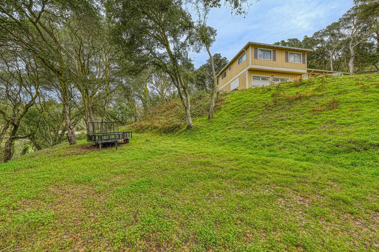 Detail Gallery Image 5 of 5 For 18105 Wylie Hill Ln, Salinas,  CA 93907 - 4 Beds | 2/1 Baths