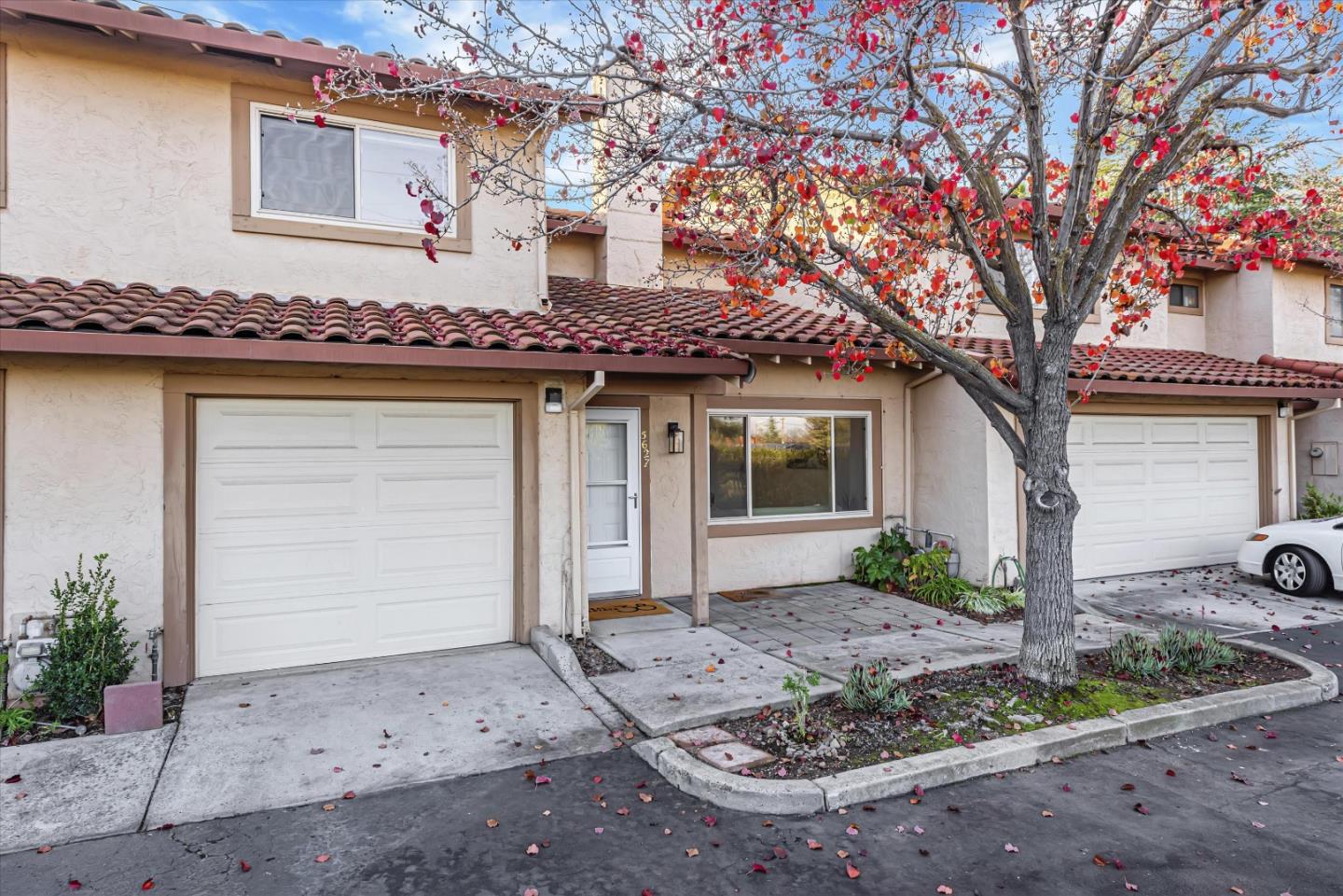 Detail Gallery Image 3 of 31 For 5627 Blossom Park Ln, San Jose,  CA 95118 - 2 Beds | 2/1 Baths