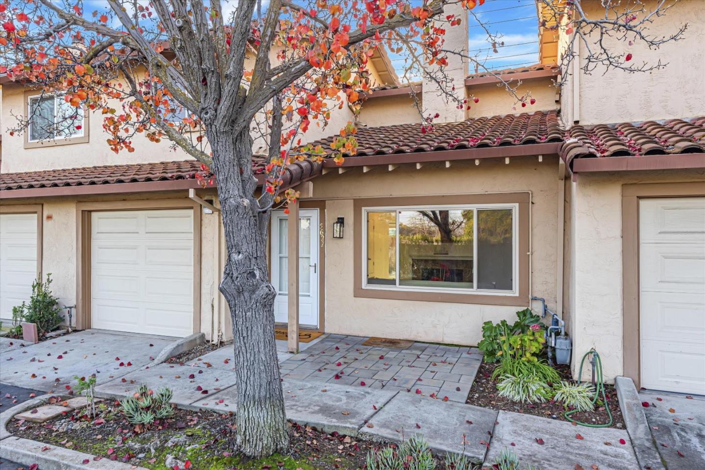 Detail Gallery Image 4 of 31 For 5627 Blossom Park Ln, San Jose,  CA 95118 - 2 Beds | 2/1 Baths