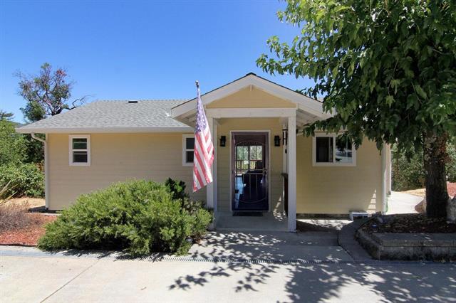 Detail Gallery Image 2 of 36 For 24766 Skyland Rd, Los Gatos,  CA 95033 - 3 Beds | 2 Baths