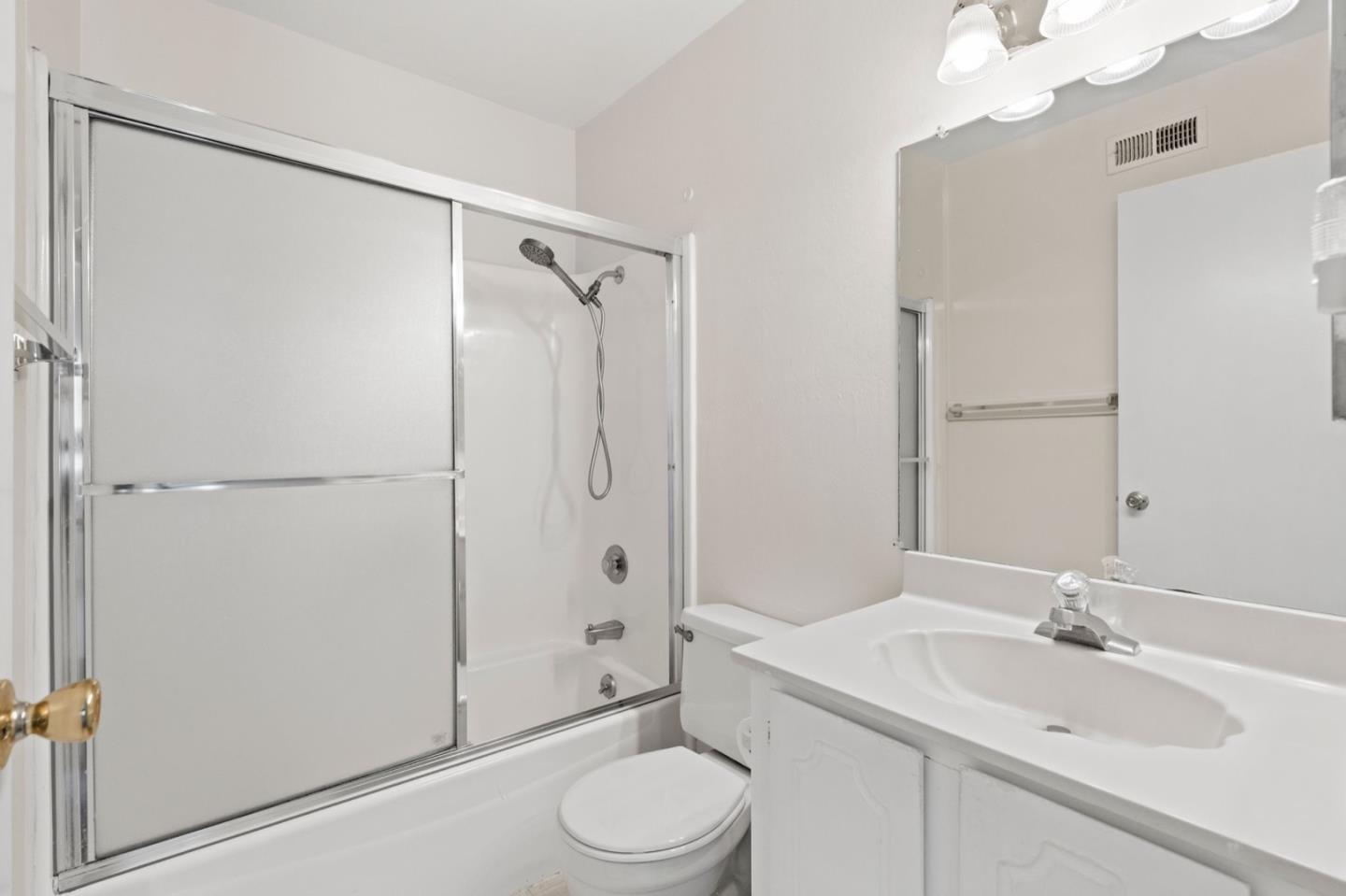 Detail Gallery Image 11 of 20 For 827 Peary Ln, Foster City,  CA 94404 - 3 Beds | 2/1 Baths