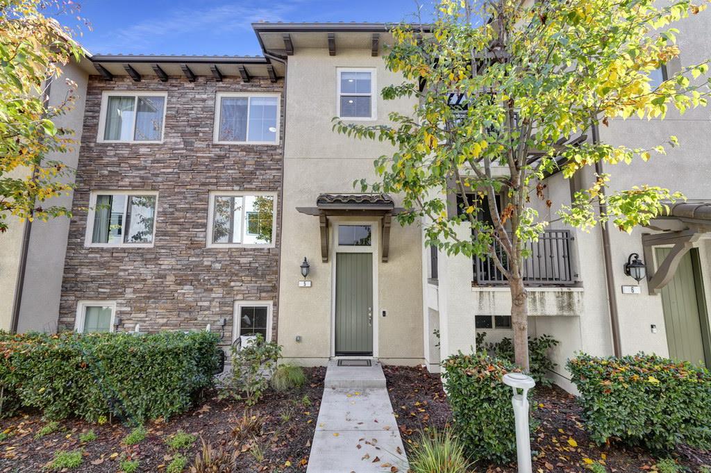 Detail Gallery Image 1 of 72 For 186 William Manly St #5,  San Jose,  CA 95136 - 4 Beds | 3/1 Baths