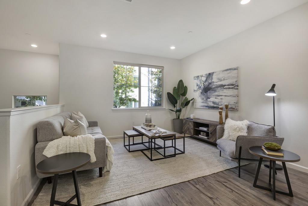 Detail Gallery Image 10 of 72 For 186 William Manly St #5,  San Jose,  CA 95136 - 4 Beds | 3/1 Baths