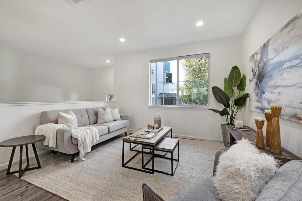 Detail Gallery Image 11 of 72 For 186 William Manly St #5,  San Jose,  CA 95136 - 4 Beds | 3/1 Baths