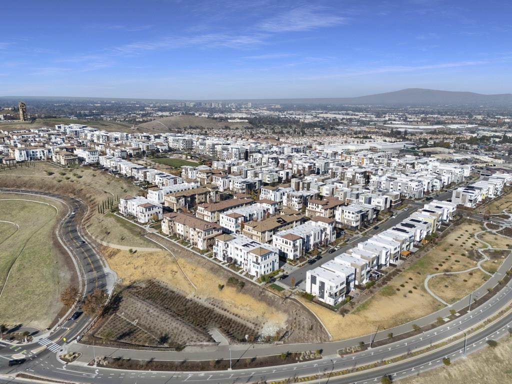 Detail Gallery Image 50 of 72 For 186 William Manly St #5,  San Jose,  CA 95136 - 4 Beds | 3/1 Baths