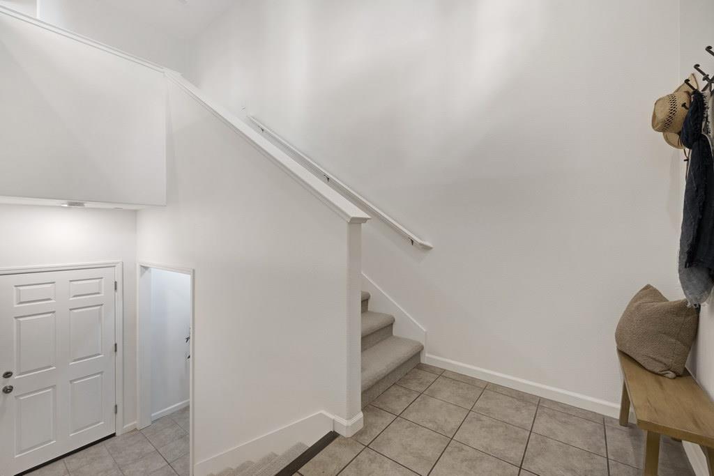 Detail Gallery Image 7 of 72 For 186 William Manly St #5,  San Jose,  CA 95136 - 4 Beds | 3/1 Baths