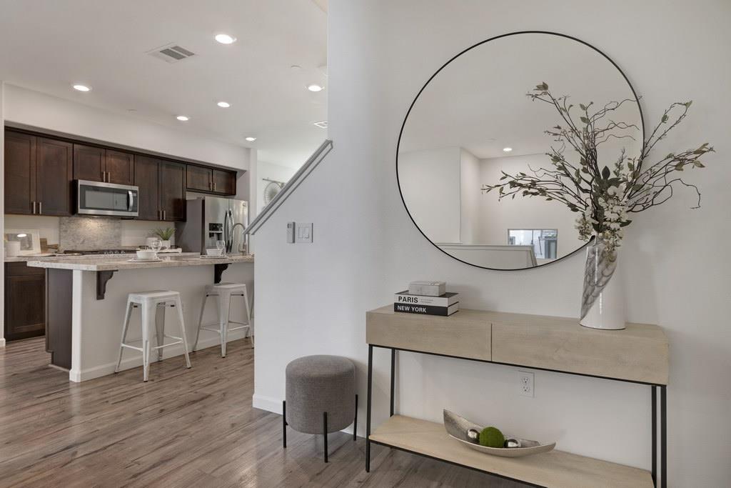 Detail Gallery Image 8 of 72 For 186 William Manly St #5,  San Jose,  CA 95136 - 4 Beds | 3/1 Baths