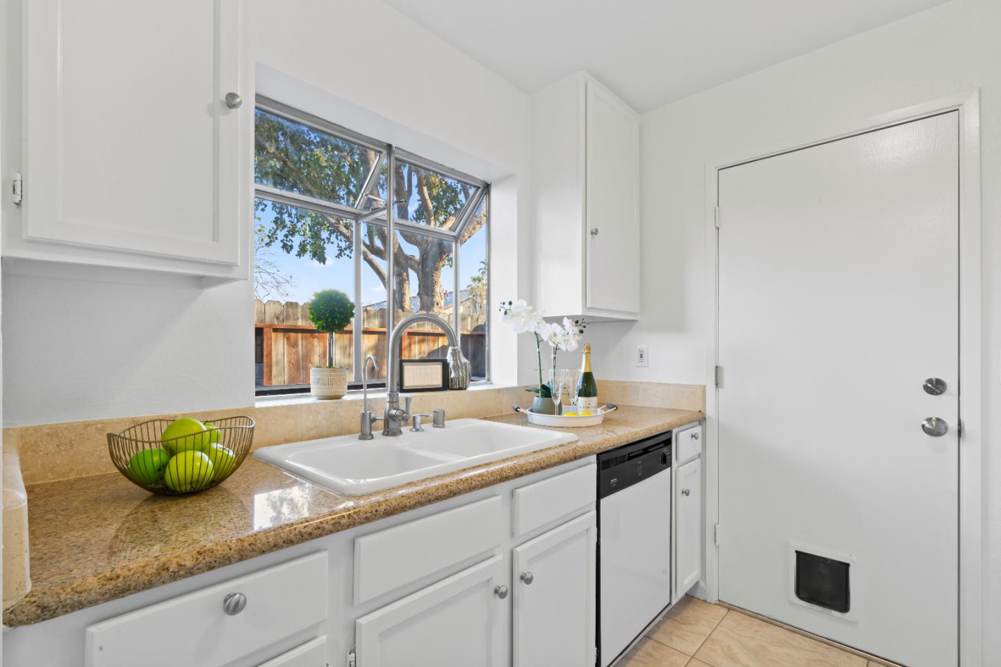 Detail Gallery Image 11 of 68 For 1609 Wren Pl, Santa Cruz,  CA 95062 - 2 Beds | 2/1 Baths