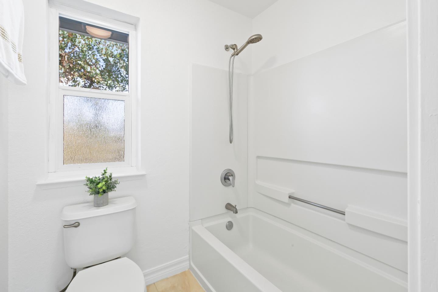 Detail Gallery Image 20 of 68 For 1609 Wren Pl, Santa Cruz,  CA 95062 - 2 Beds | 2/1 Baths