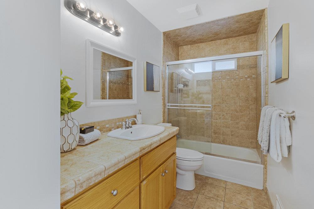 Detail Gallery Image 21 of 39 For 870 B St, Hollister,  CA 95023 - 3 Beds | 2 Baths