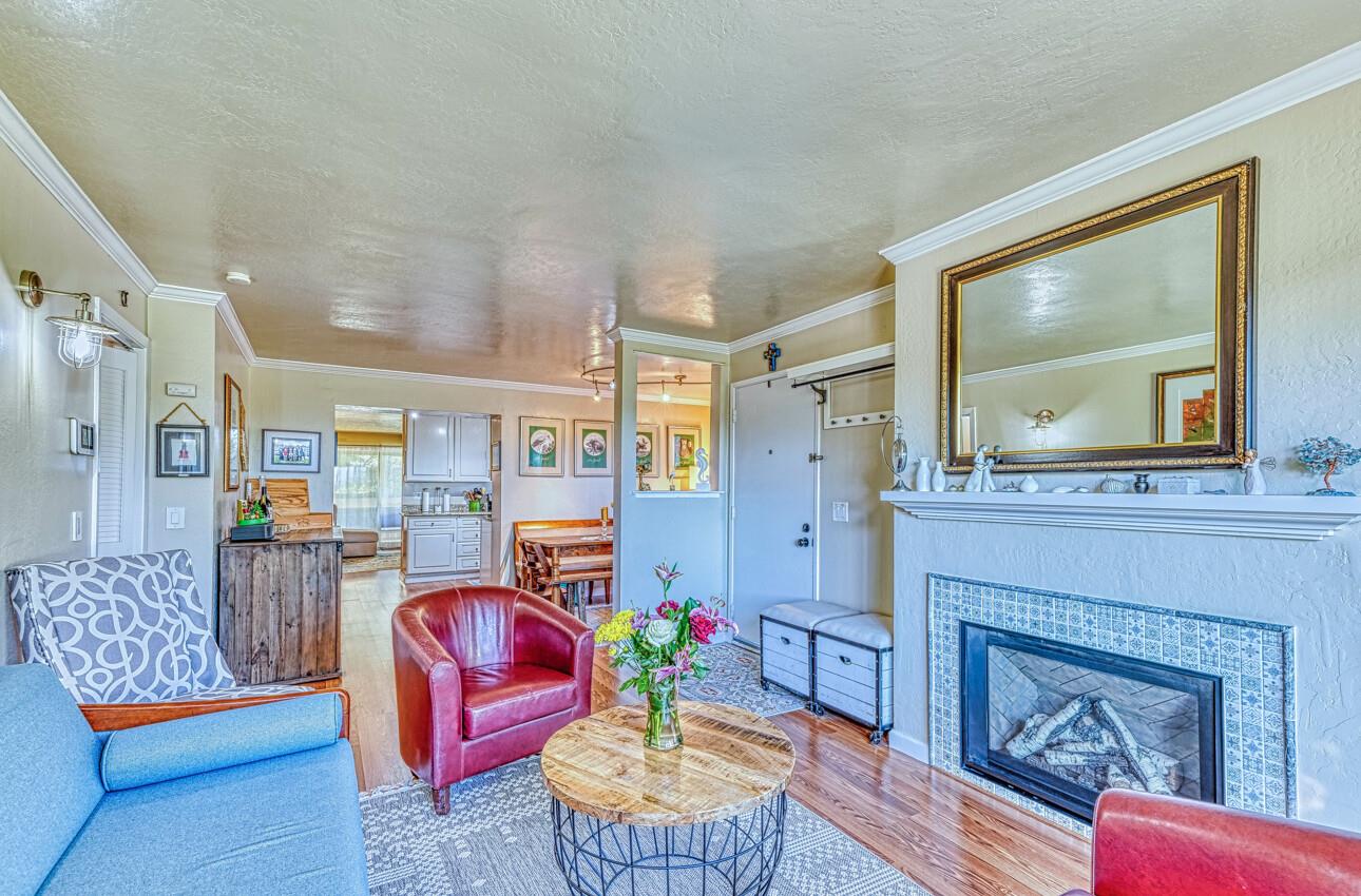 Detail Gallery Image 10 of 39 For 1111 Golden Oaks Ln, Monterey,  CA 93940 - 2 Beds | 2 Baths