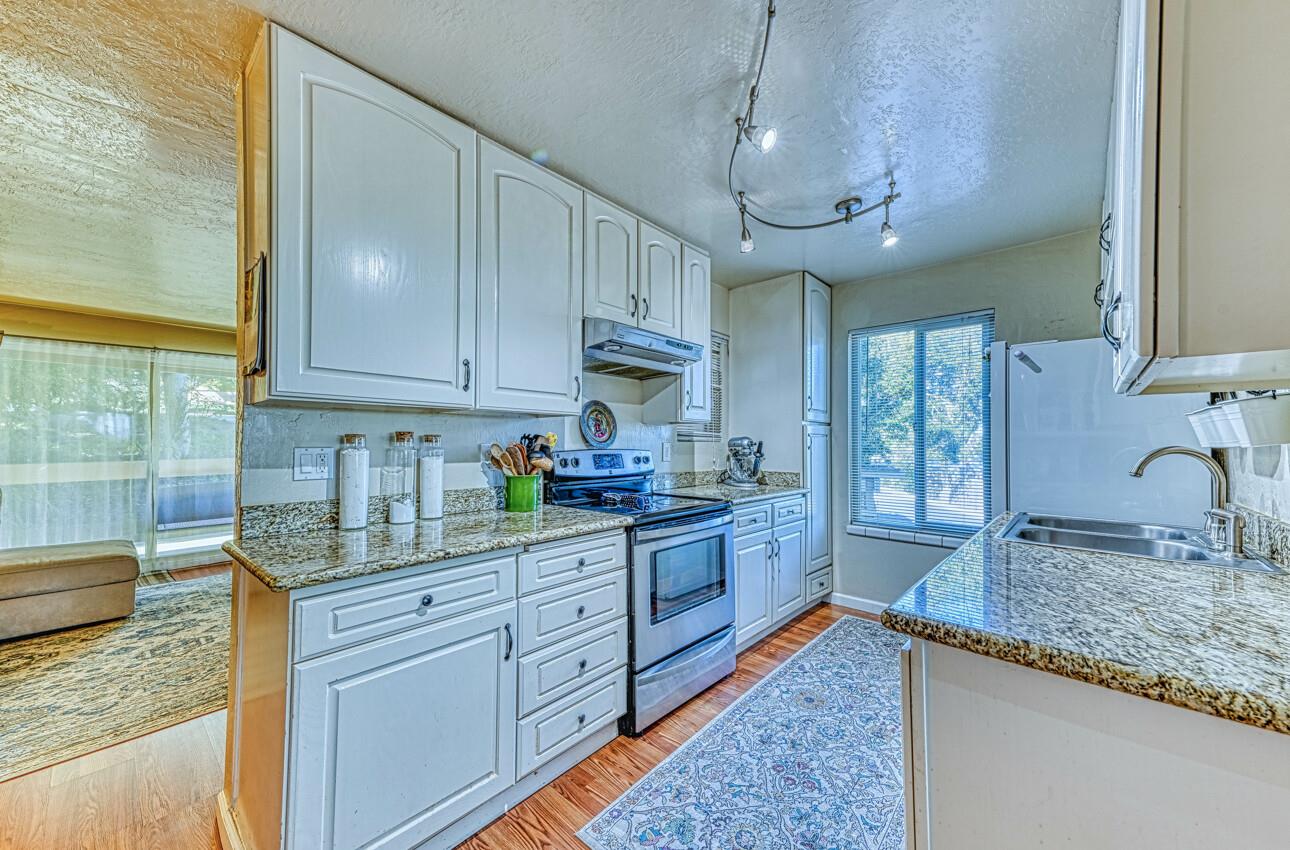 Detail Gallery Image 15 of 39 For 1111 Golden Oaks Ln, Monterey,  CA 93940 - 2 Beds | 2 Baths