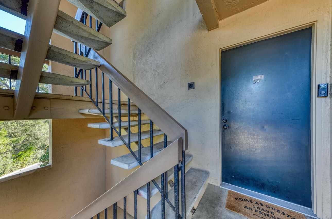 Detail Gallery Image 5 of 39 For 1111 Golden Oaks Ln, Monterey,  CA 93940 - 2 Beds | 2 Baths