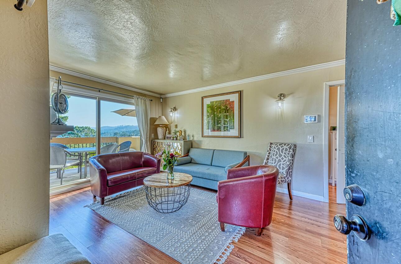 Detail Gallery Image 6 of 39 For 1111 Golden Oaks Ln, Monterey,  CA 93940 - 2 Beds | 2 Baths