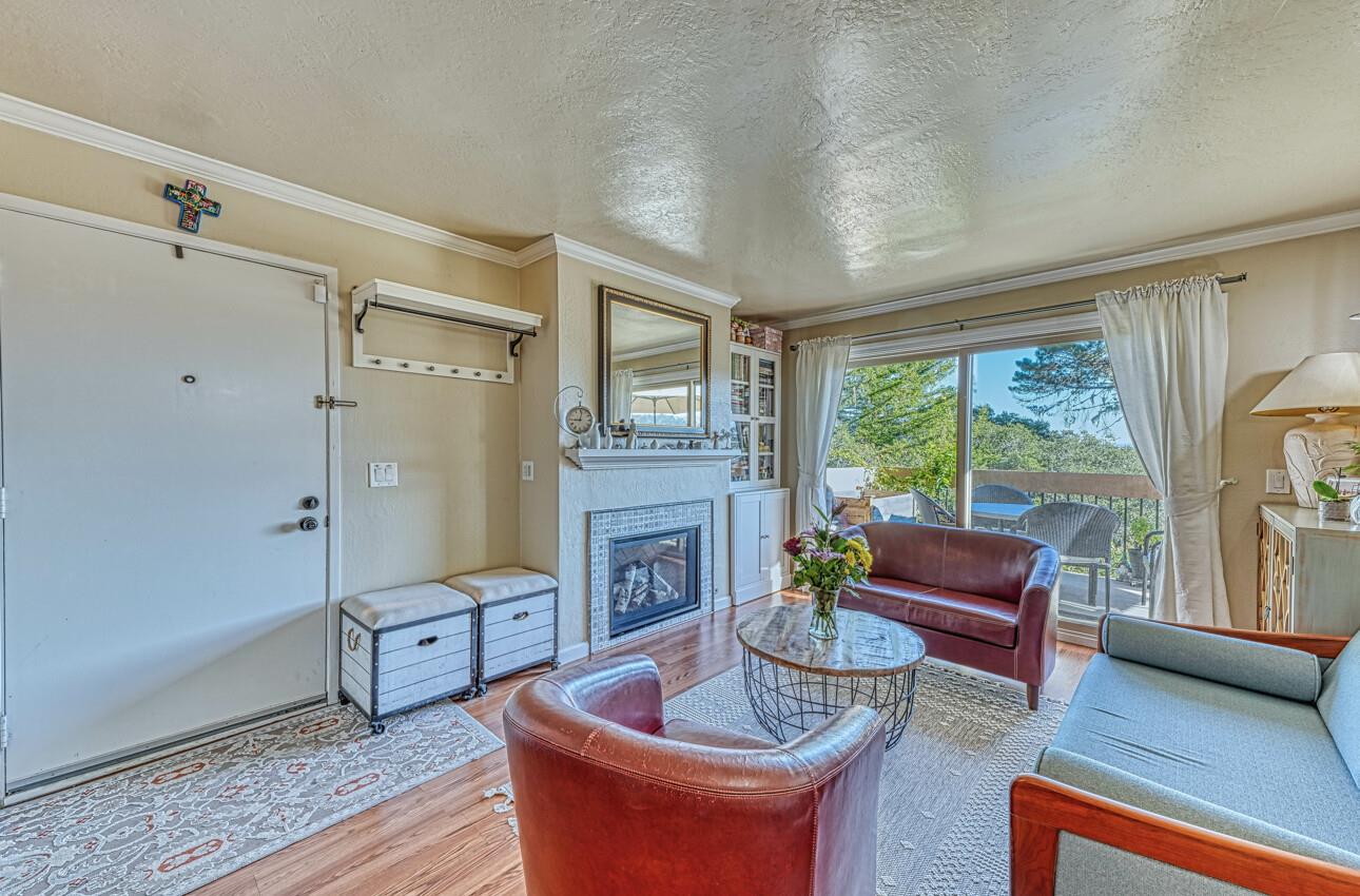 Detail Gallery Image 7 of 39 For 1111 Golden Oaks Ln, Monterey,  CA 93940 - 2 Beds | 2 Baths