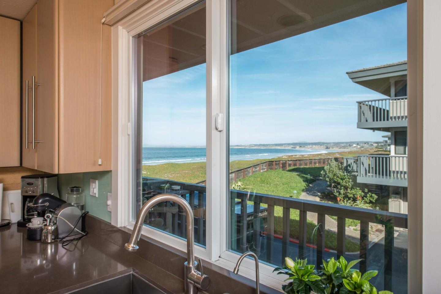 Detail Gallery Image 15 of 16 For 4 La Playa, Monterey,  CA 93940 - 2 Beds | 2/1 Baths