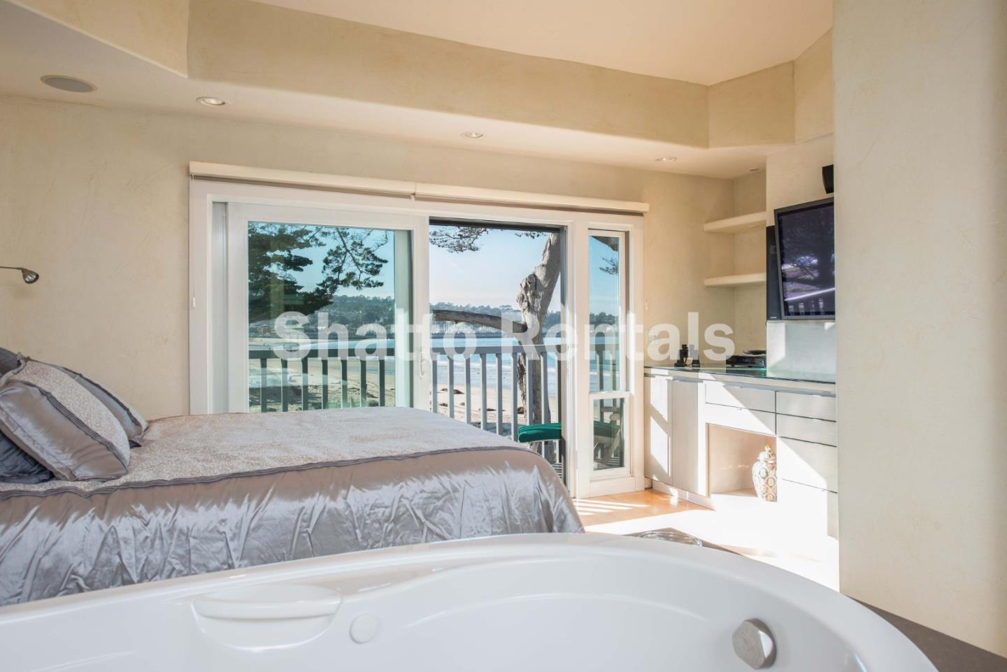 Detail Gallery Image 7 of 16 For 4 La Playa, Monterey,  CA 93940 - 2 Beds | 2/1 Baths