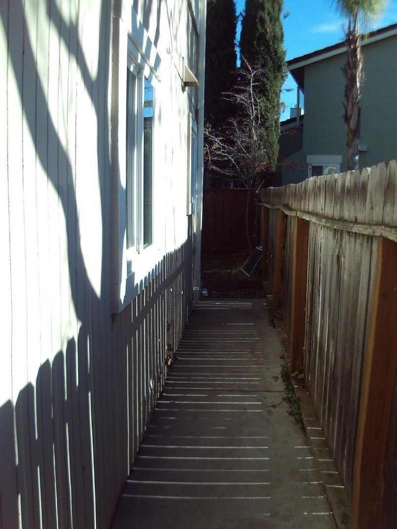 Detail Gallery Image 11 of 51 For 161 Edgewater Pl, Pittsburg,  CA 94565 - 4 Beds | 2/1 Baths