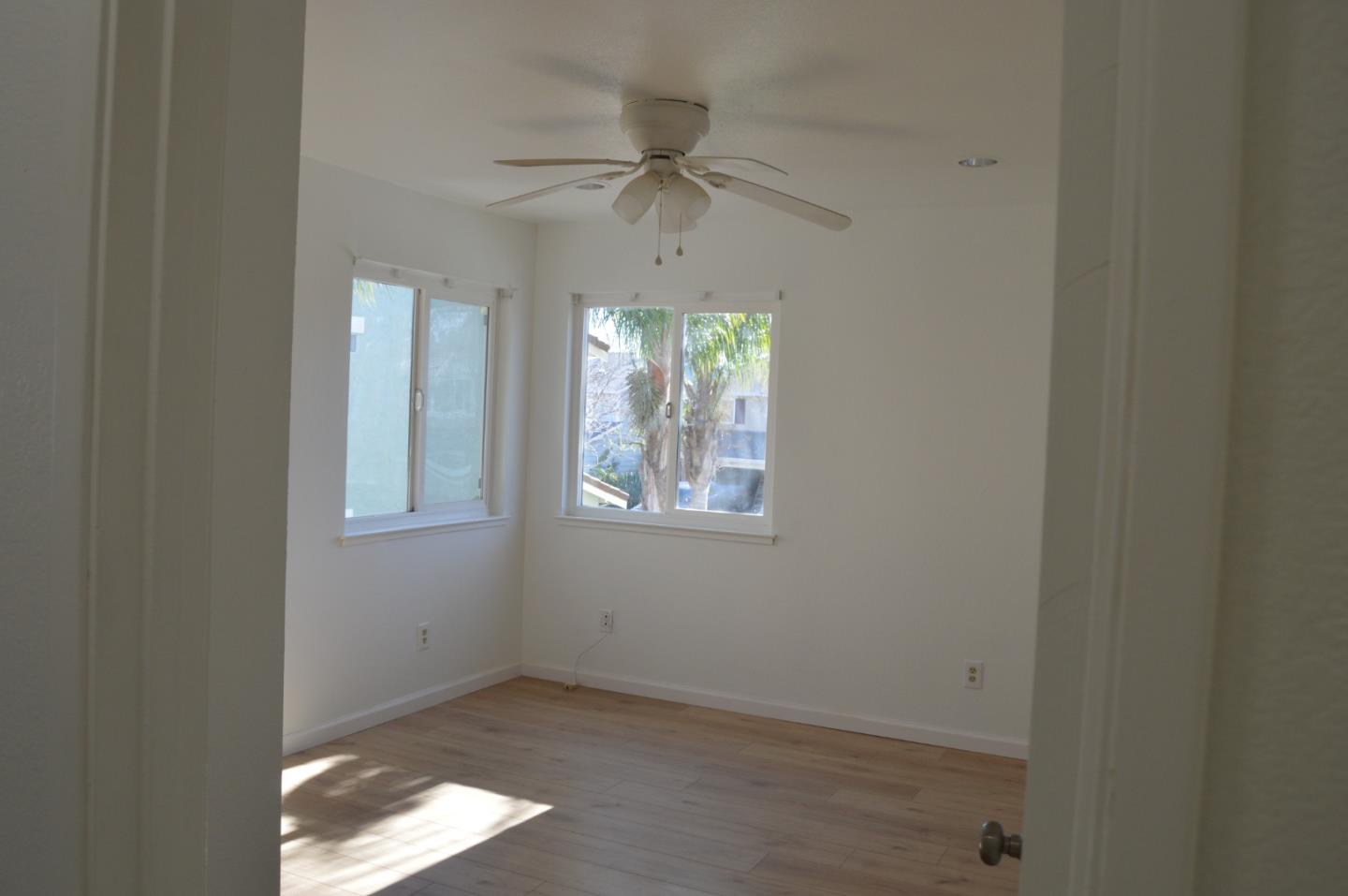 Detail Gallery Image 12 of 51 For 161 Edgewater Pl, Pittsburg,  CA 94565 - 4 Beds | 2/1 Baths