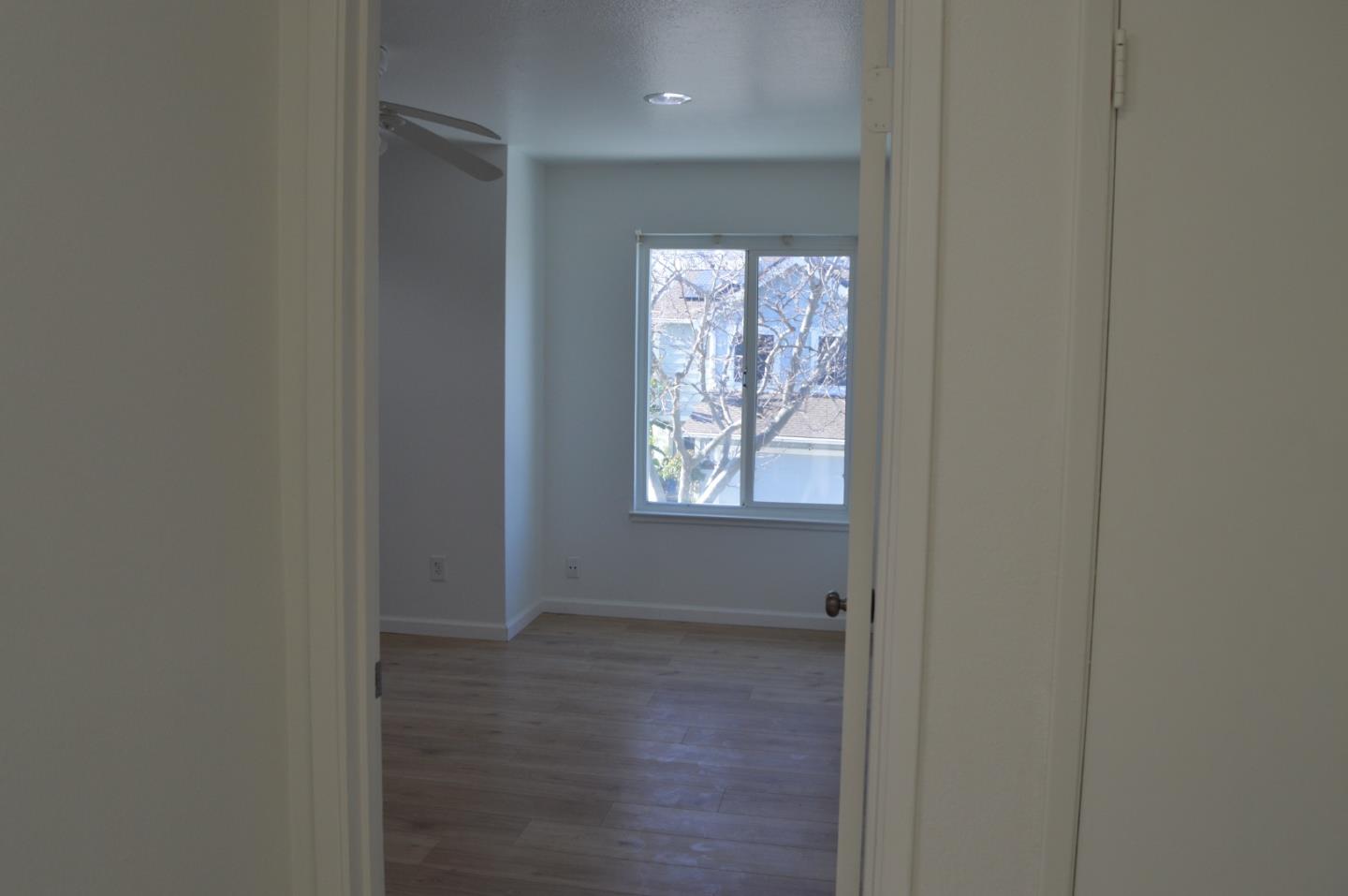 Detail Gallery Image 15 of 51 For 161 Edgewater Pl, Pittsburg,  CA 94565 - 4 Beds | 2/1 Baths