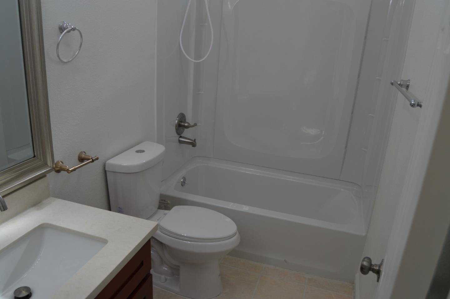 Detail Gallery Image 16 of 51 For 161 Edgewater Pl, Pittsburg,  CA 94565 - 4 Beds | 2/1 Baths