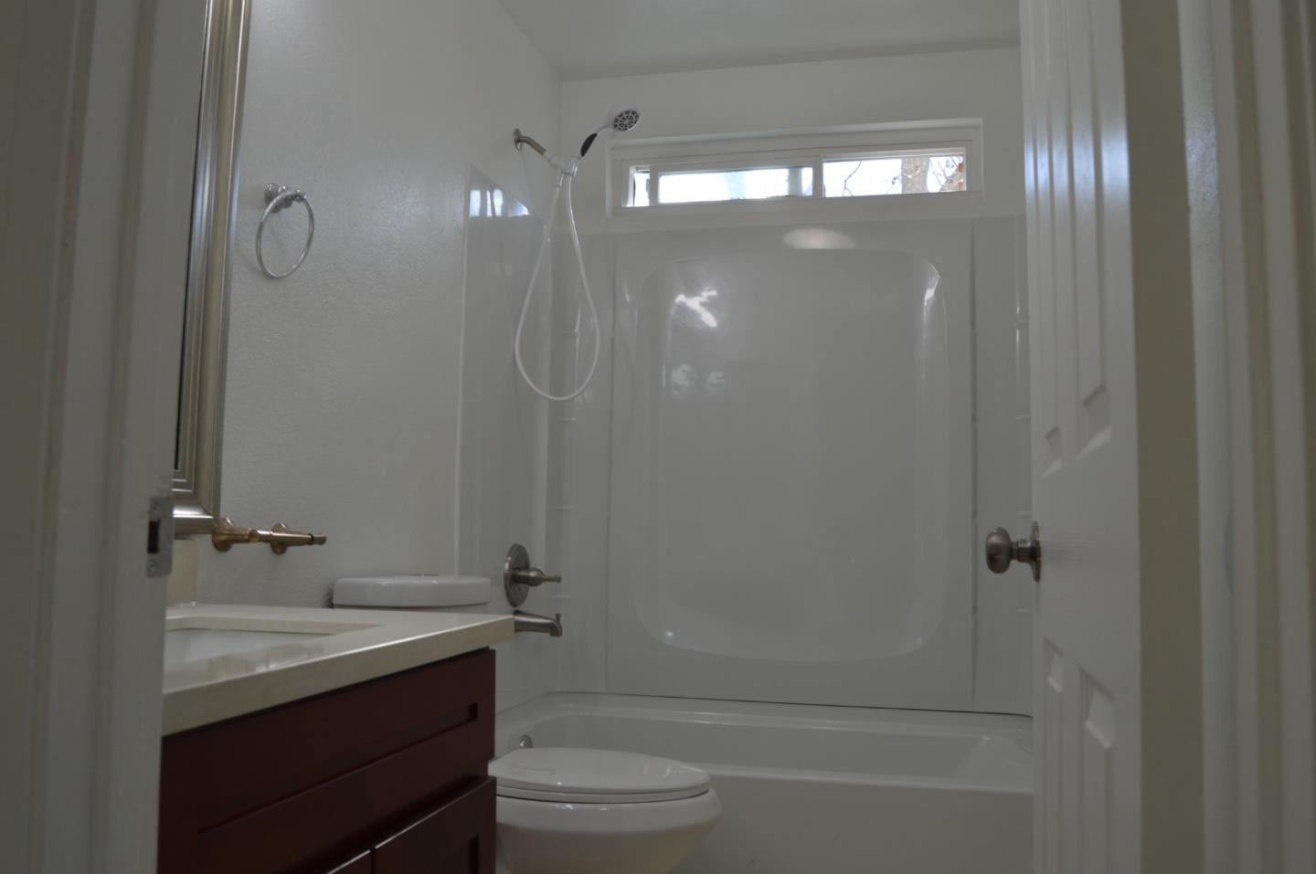 Detail Gallery Image 18 of 51 For 161 Edgewater Pl, Pittsburg,  CA 94565 - 4 Beds | 2/1 Baths