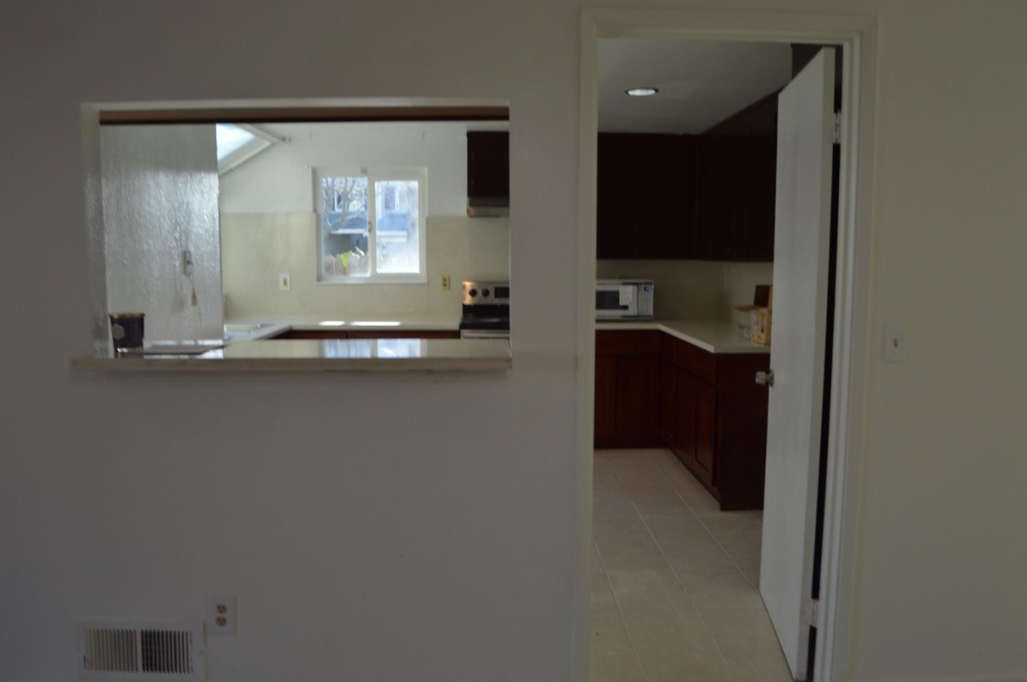 Detail Gallery Image 29 of 51 For 161 Edgewater Pl, Pittsburg,  CA 94565 - 4 Beds | 2/1 Baths