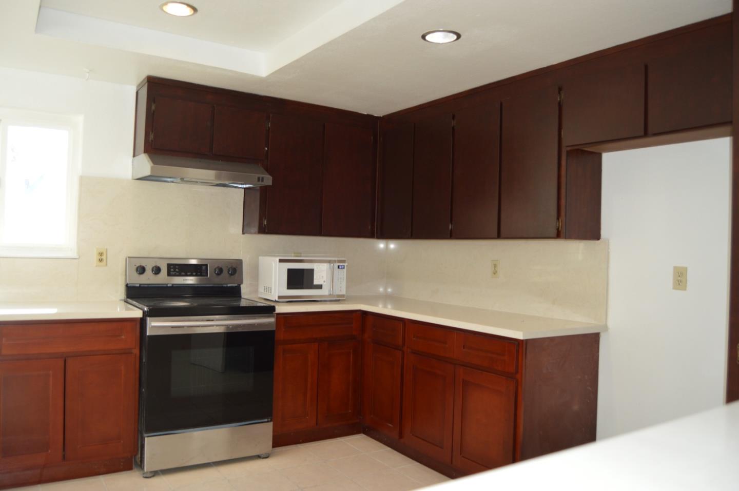 Detail Gallery Image 30 of 51 For 161 Edgewater Pl, Pittsburg,  CA 94565 - 4 Beds | 2/1 Baths