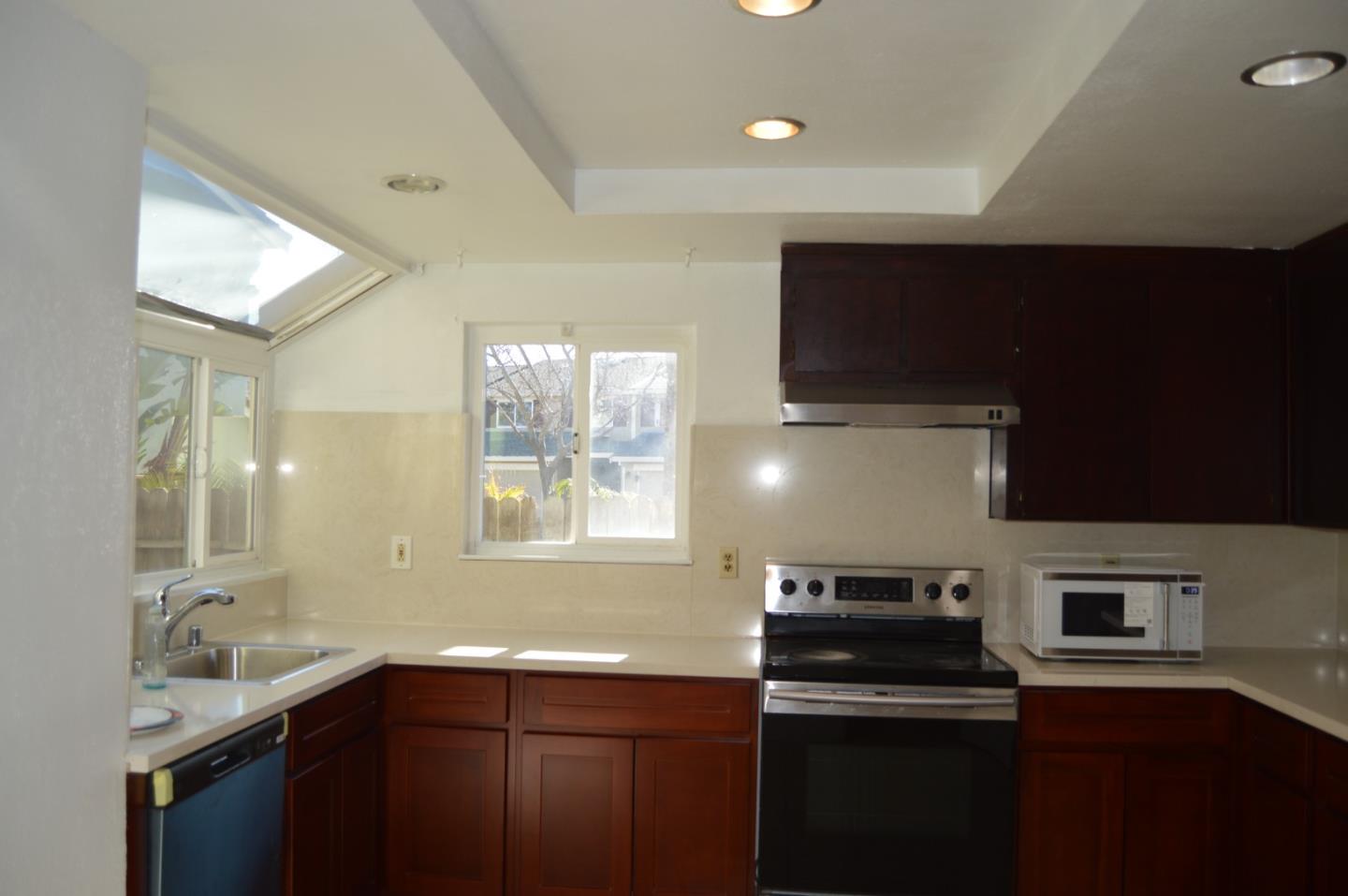 Detail Gallery Image 31 of 51 For 161 Edgewater Pl, Pittsburg,  CA 94565 - 4 Beds | 2/1 Baths