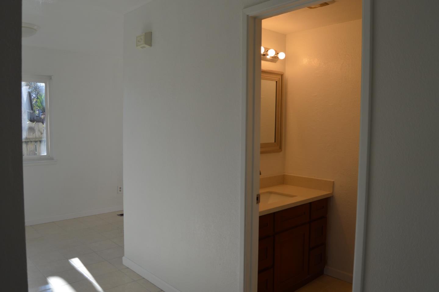 Detail Gallery Image 38 of 51 For 161 Edgewater Pl, Pittsburg,  CA 94565 - 4 Beds | 2/1 Baths