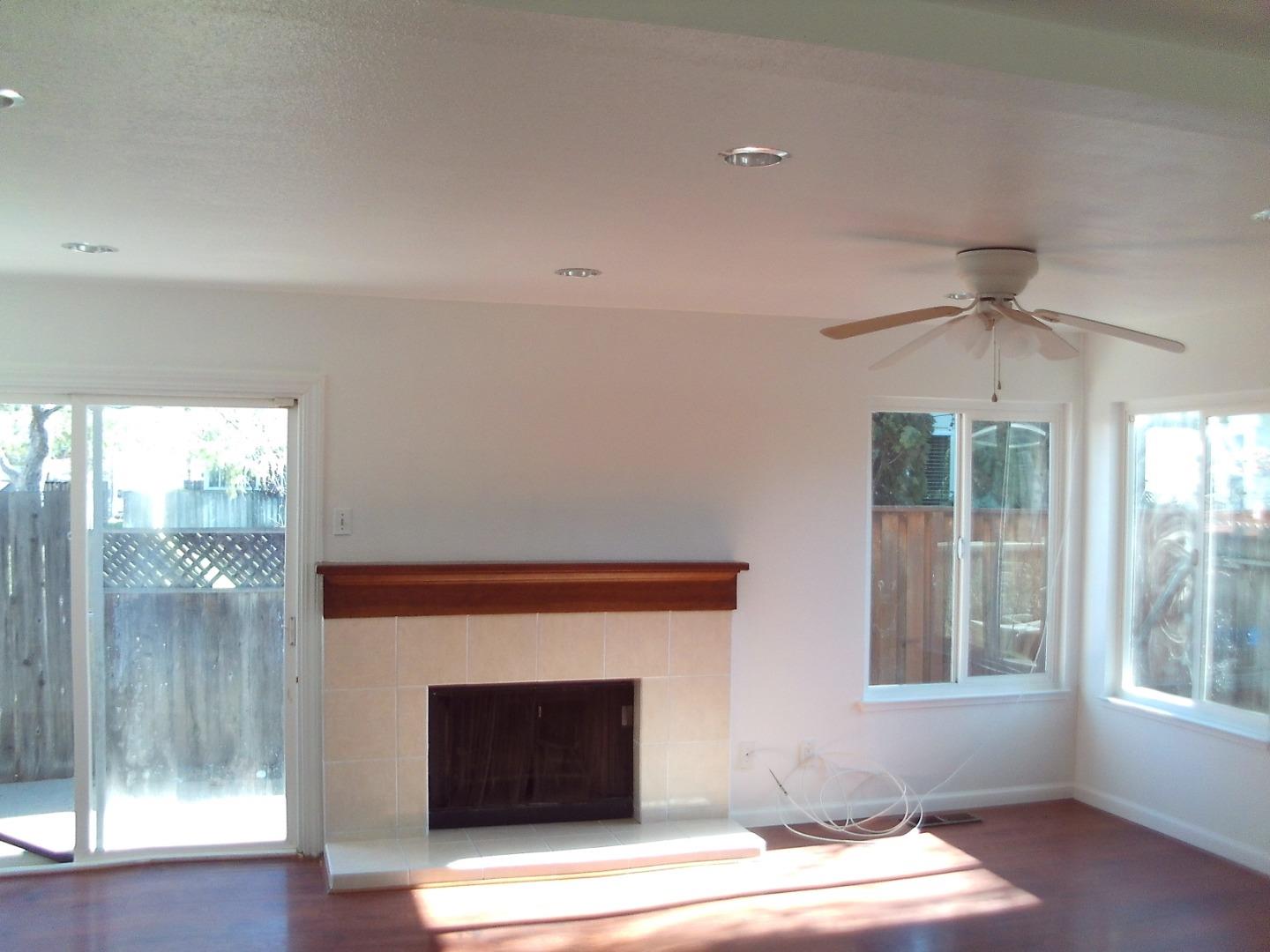 Detail Gallery Image 5 of 51 For 161 Edgewater Pl, Pittsburg,  CA 94565 - 4 Beds | 2/1 Baths