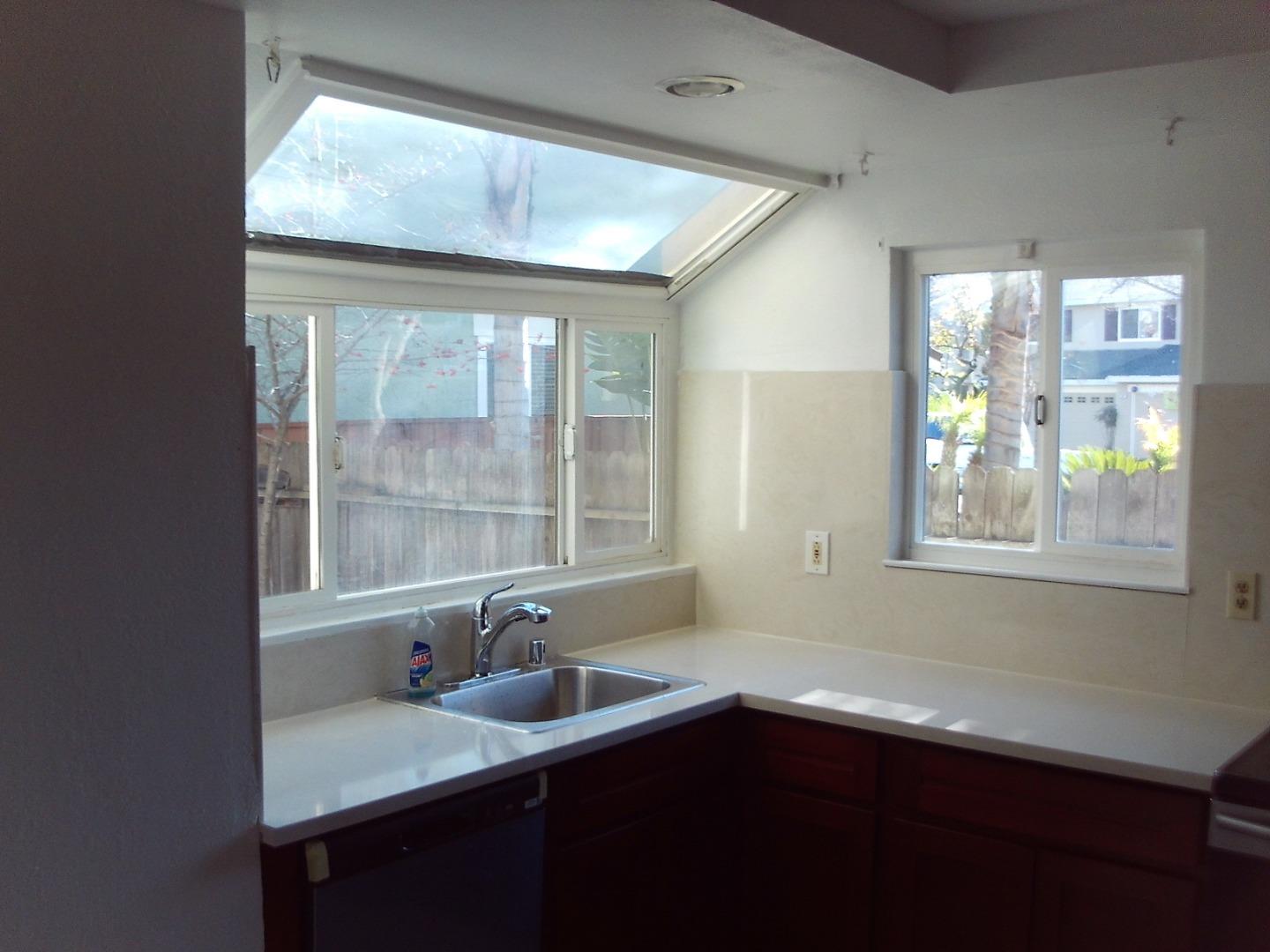 Detail Gallery Image 8 of 51 For 161 Edgewater Pl, Pittsburg,  CA 94565 - 4 Beds | 2/1 Baths
