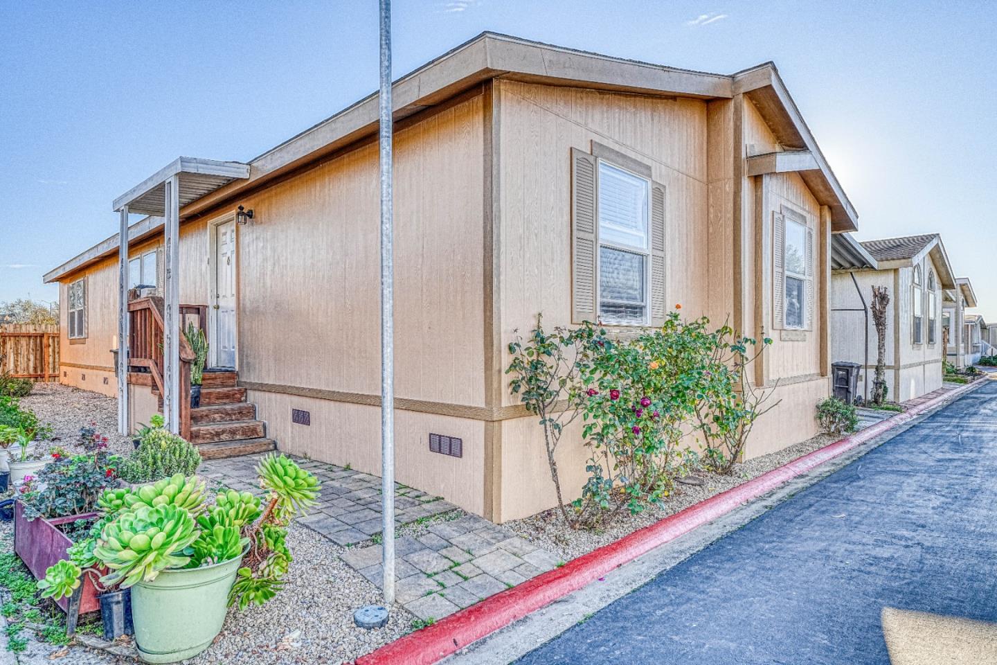 Detail Gallery Image 3 of 20 For 255 E Bolivar St #186,  Salinas,  CA 93906 - 3 Beds | 2 Baths