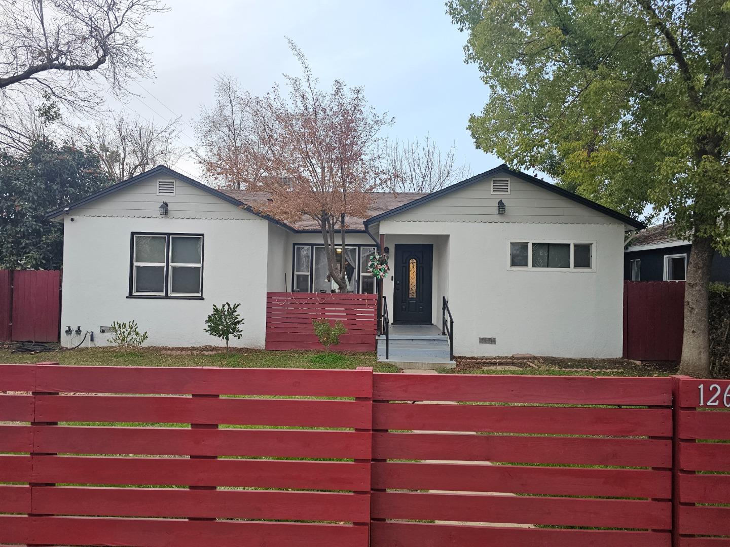 Detail Gallery Image 2 of 31 For 1261 W 22nd St, Merced,  CA 95340 - 3 Beds | 2 Baths