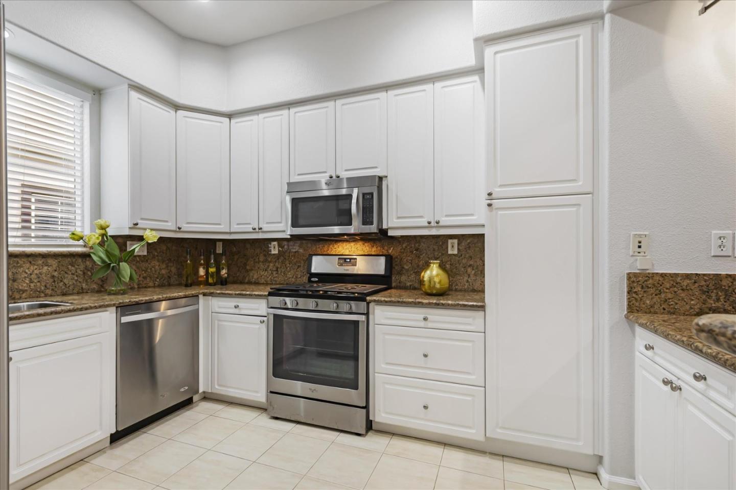 Detail Gallery Image 14 of 53 For 843 Spirit Walk, Milpitas,  CA 95035 - 3 Beds | 2/1 Baths