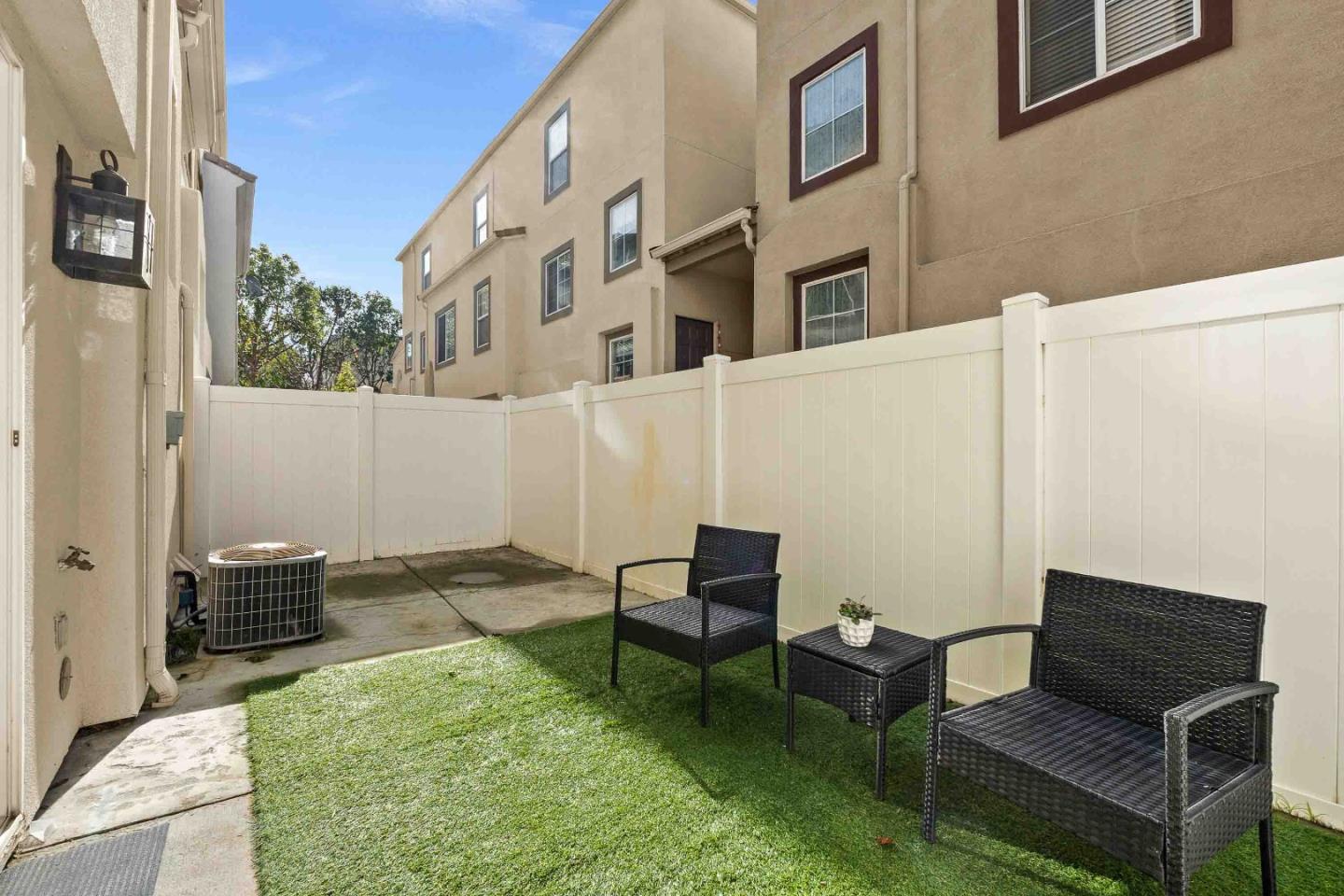 Detail Gallery Image 36 of 53 For 843 Spirit Walk, Milpitas,  CA 95035 - 3 Beds | 2/1 Baths