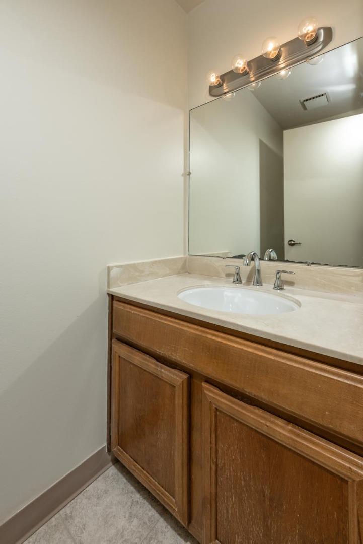 Detail Gallery Image 12 of 26 For 15 Havenridge Ct, San Mateo,  CA 94402 - 3 Beds | 2/1 Baths