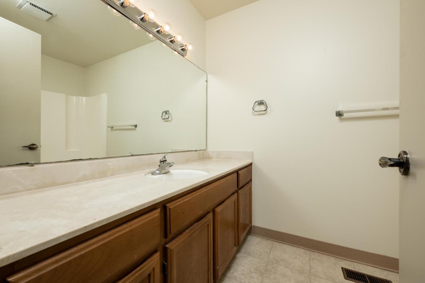 Detail Gallery Image 18 of 26 For 15 Havenridge Ct, San Mateo,  CA 94402 - 3 Beds | 2/1 Baths