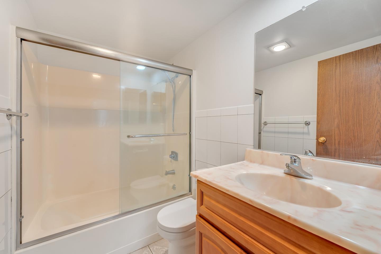 Detail Gallery Image 8 of 17 For 801 Franklin St #515,  Oakland,  CA 94607 - 2 Beds | 1 Baths