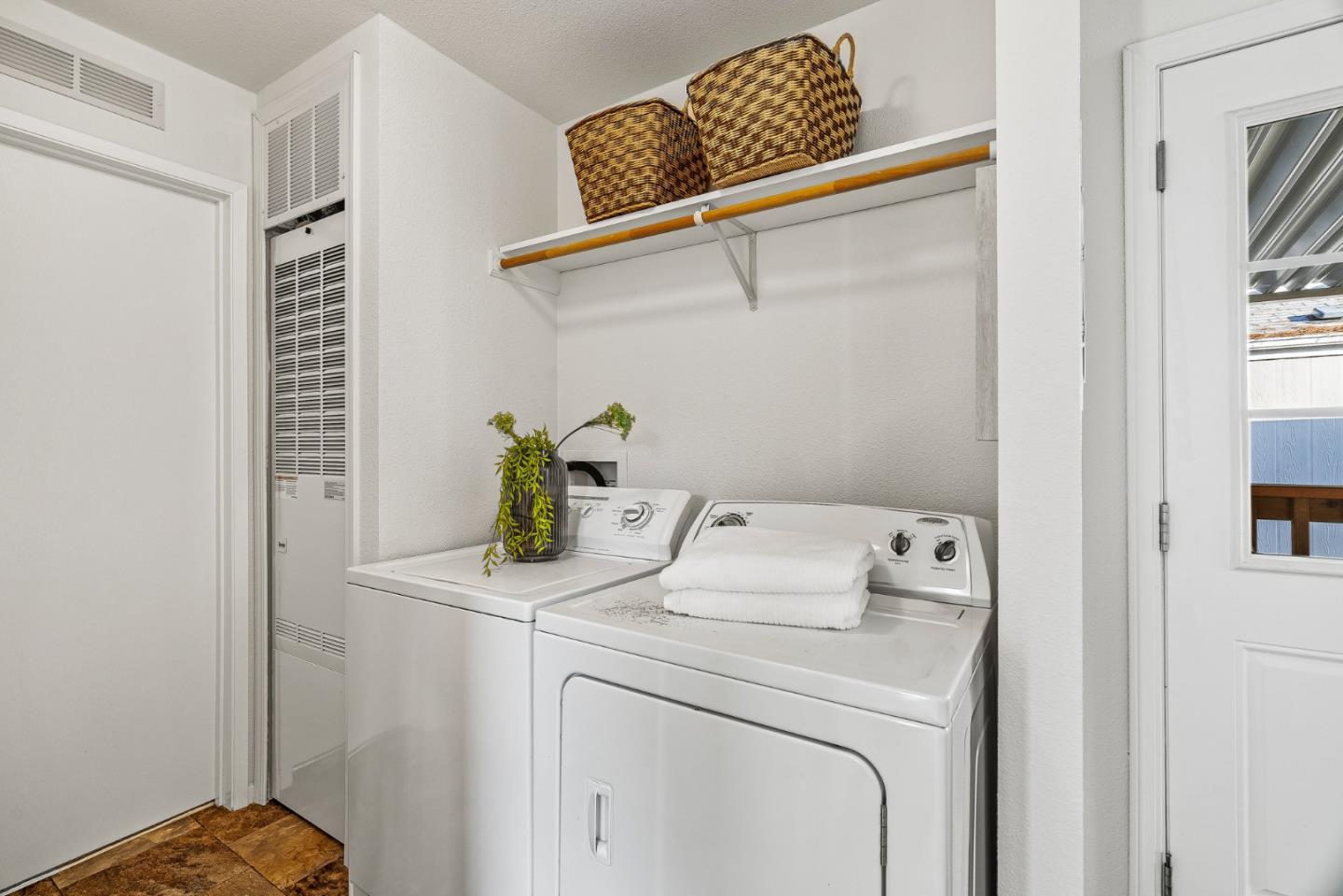 Detail Gallery Image 14 of 20 For 100 N. Rodeo Gulch #1,  Soquel,  CA 95073 - 2 Beds | 1 Baths