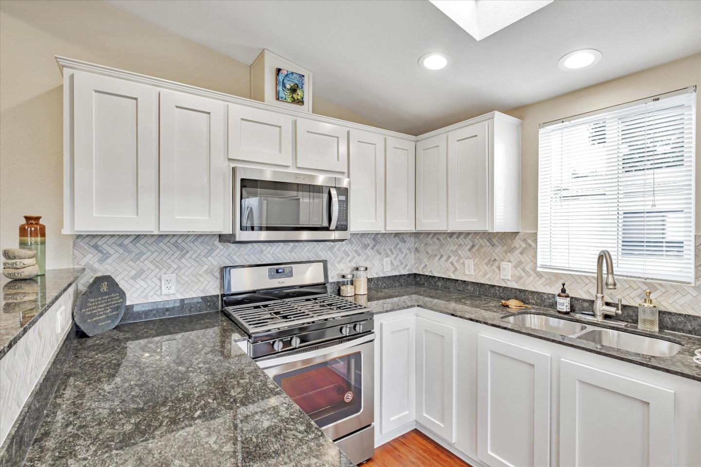 Detail Gallery Image 10 of 27 For 170 W Cliff Dr #64,  Santa Cruz,  CA 95060 - 2 Beds | 2 Baths