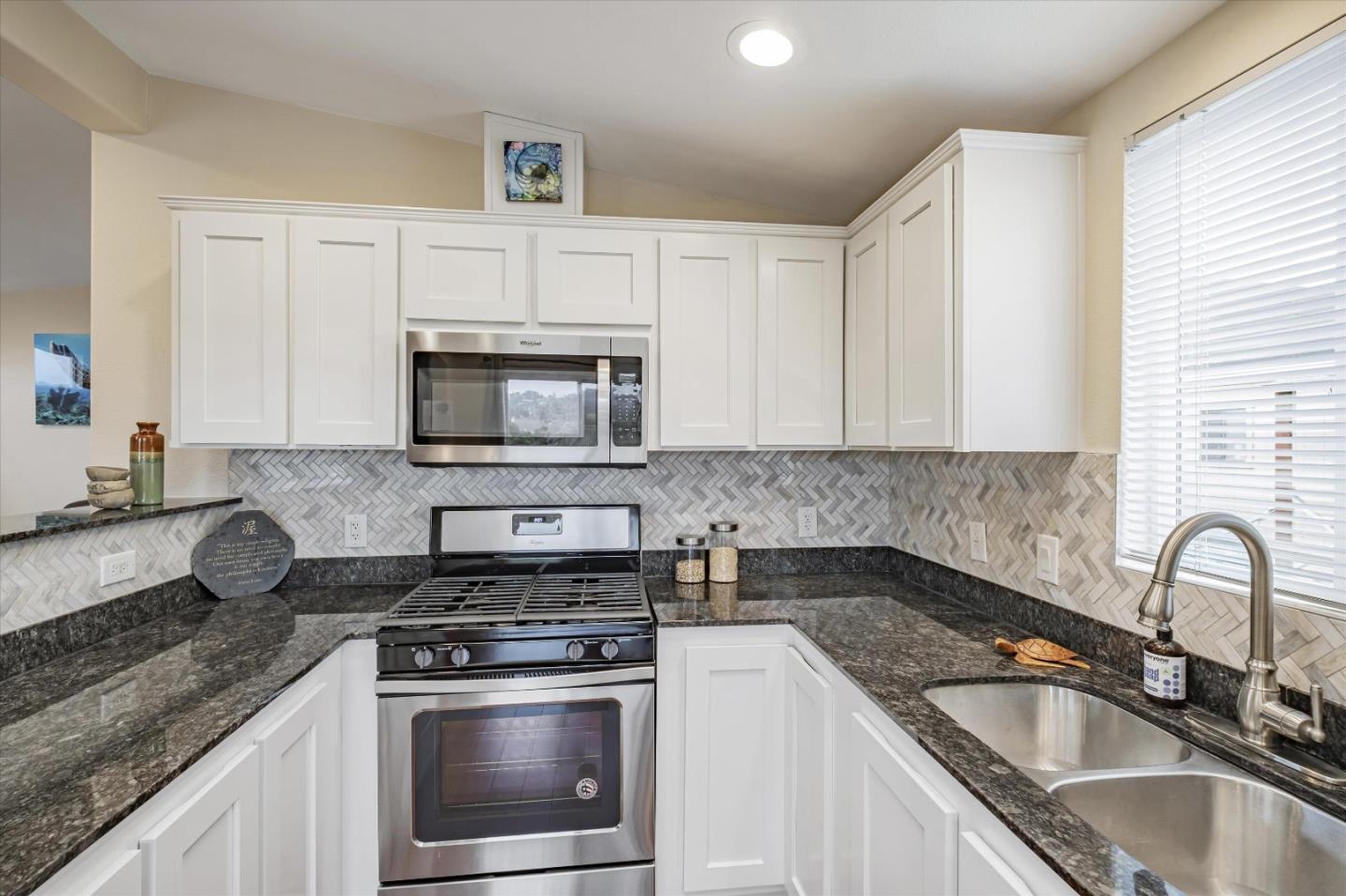 Detail Gallery Image 11 of 27 For 170 W Cliff Dr #64,  Santa Cruz,  CA 95060 - 2 Beds | 2 Baths