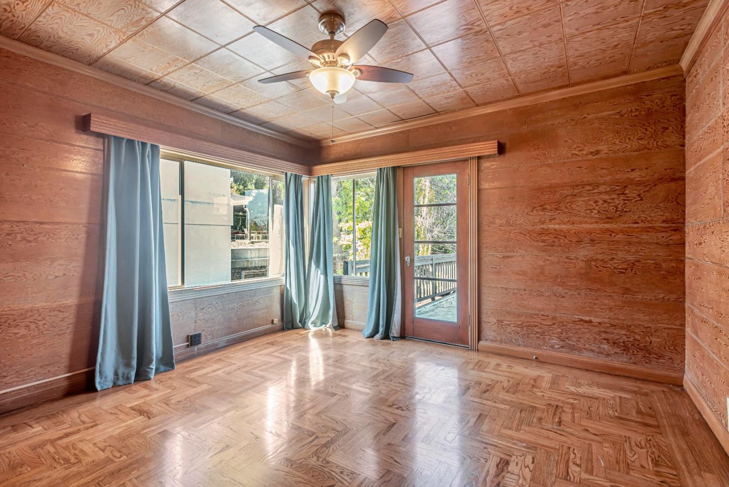 Detail Gallery Image 29 of 45 For 2910 Hillside Dr, Burlingame,  CA 94010 - 3 Beds | 2 Baths