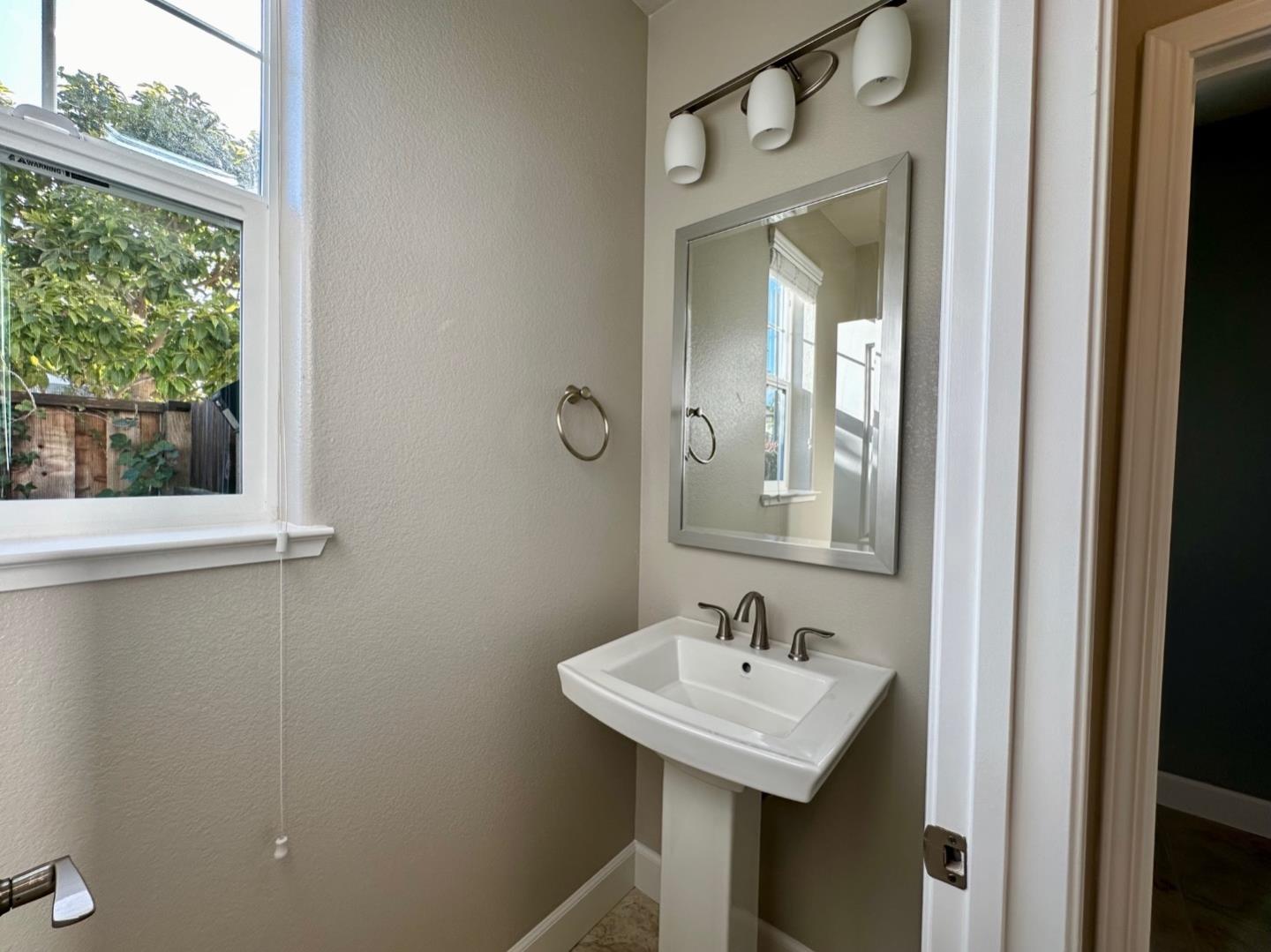 Detail Gallery Image 12 of 33 For 220 9th St, Marina,  CA 93933 - 2 Beds | 2/1 Baths