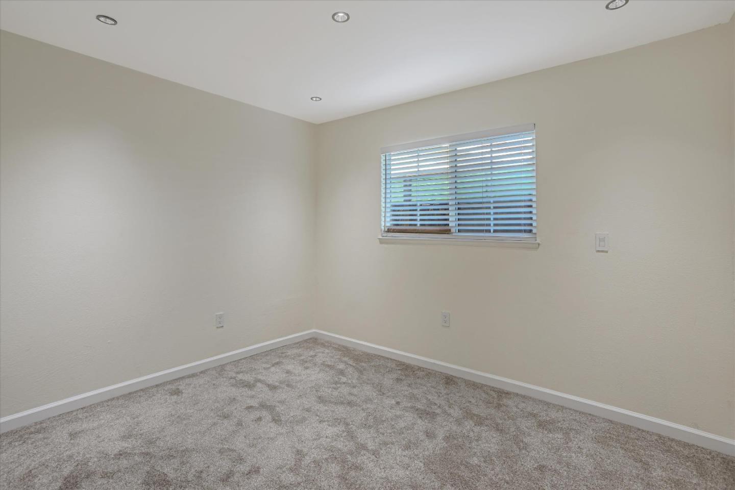 Detail Gallery Image 16 of 34 For 2082 Muirwood Way, San Jose,  CA 95132 - 3 Beds | 2 Baths