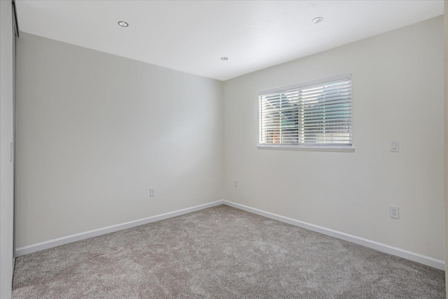 Detail Gallery Image 18 of 34 For 2082 Muirwood Way, San Jose,  CA 95132 - 3 Beds | 2 Baths