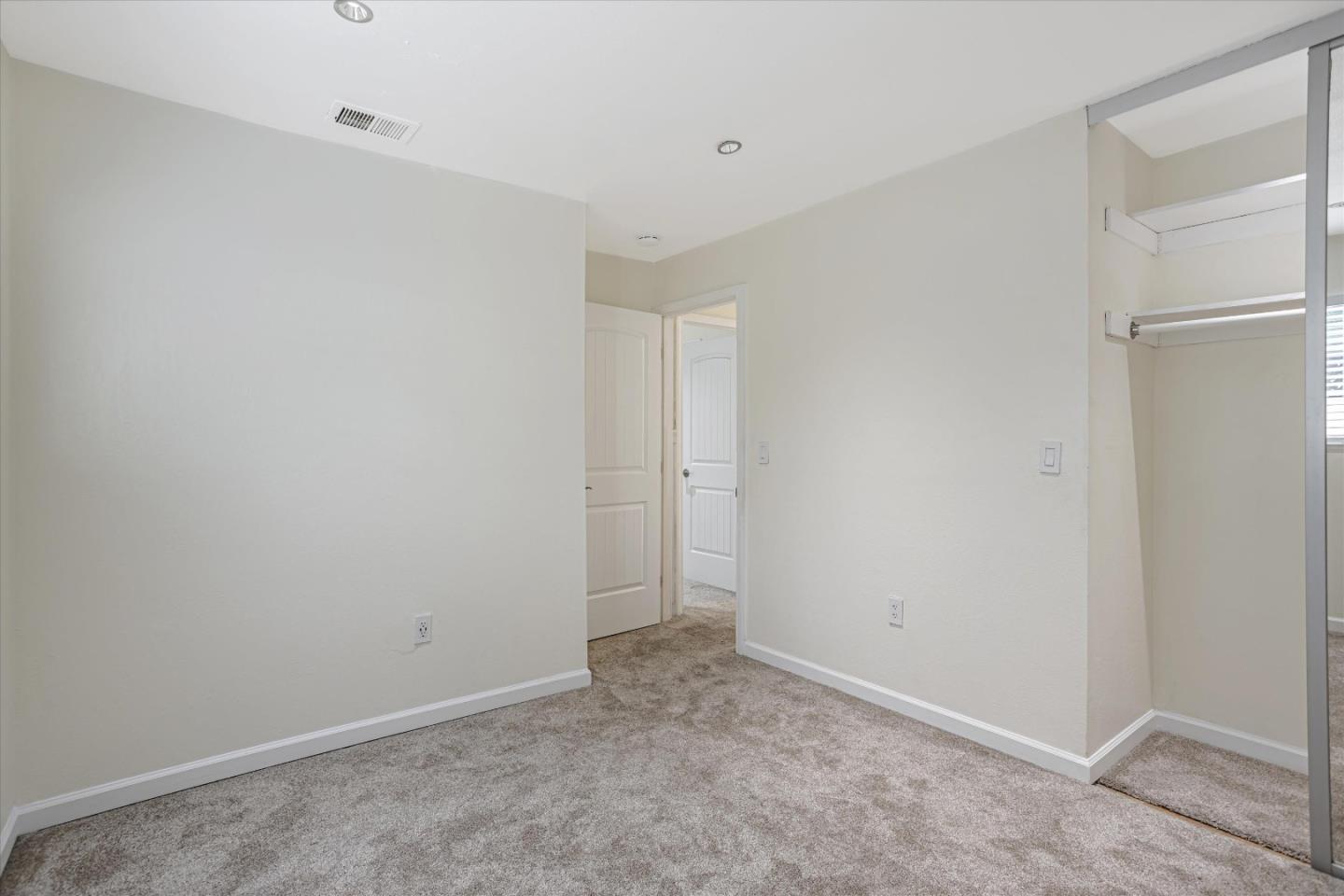 Detail Gallery Image 19 of 34 For 2082 Muirwood Way, San Jose,  CA 95132 - 3 Beds | 2 Baths